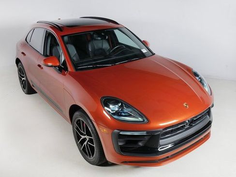 Certified 2024 Porsche Macan S AWD/4WD image 33
