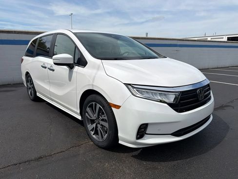 Certified 2024 Honda Odyssey Touring image 7