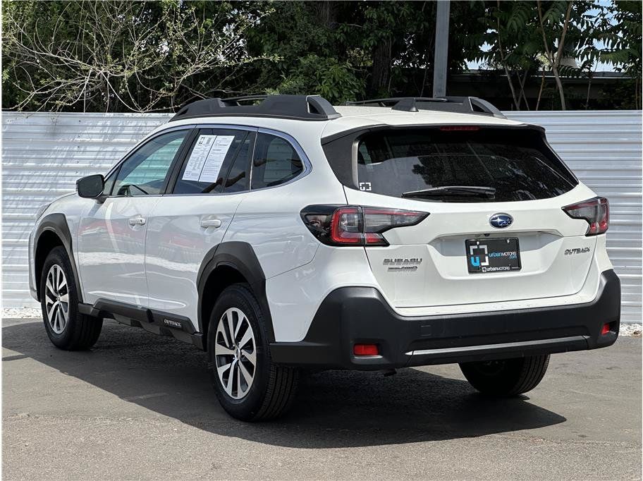 Used 2023 Subaru Outback Premium AWD/4WD image 3