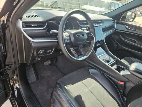 Used 2024 Jeep Grand Cherokee L Laredo image 13