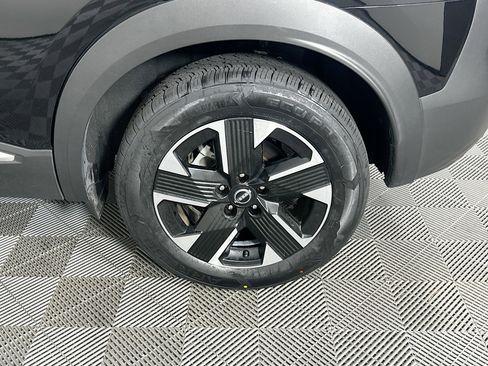Used 2025 Nissan Kicks SV AWD/4WD image 11