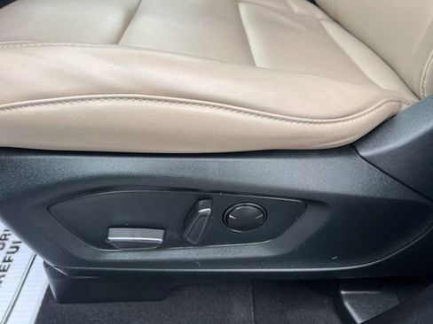 Used 2022 Ford Explorer XLT w/ Equipment Group 202A AWD/4WD image 24
