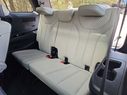 Used 2023 Hyundai Palisade Calligraphy image 33