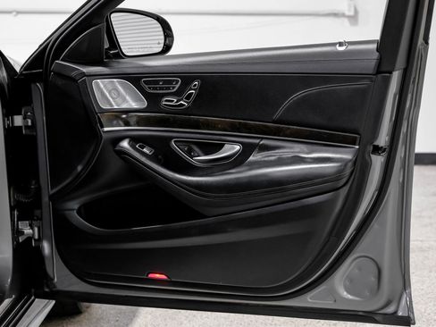 Used 2015 Mercedes-Benz S 550 Sedan w/ Sport Package w/ Sport Package image 52