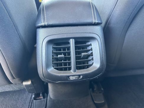 Used 2015 Jeep Cherokee Sport FWD image 12