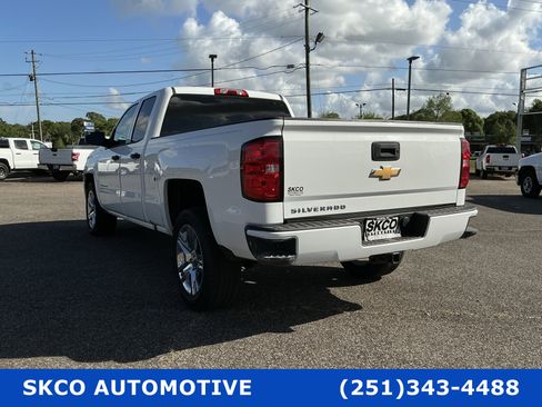 Used 2018 Chevrolet Silverado 1500 Custom w/ Custom Value Package image 3