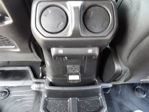 Used 2024 Jeep Wrangler Unlimited Rubicon AWD/4WD image 25