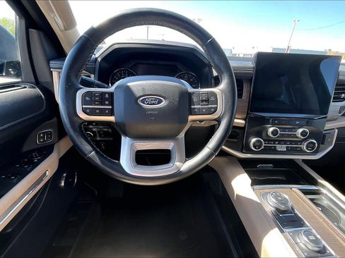 Used 2024 Ford Expedition Limited AWD/4WD image 5