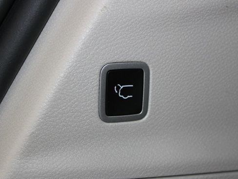 Used 2024 Chrysler Pacifica Touring-L image 29