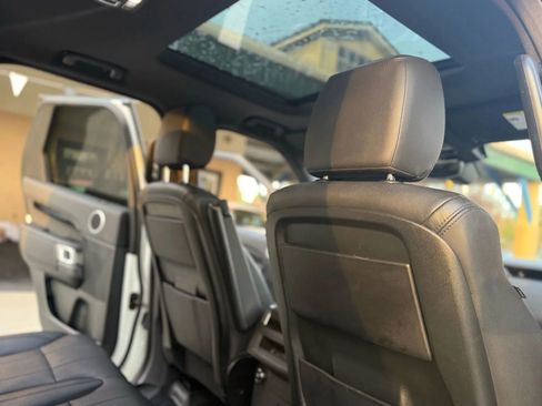 Used 2019 Land Rover Discovery SE image 28