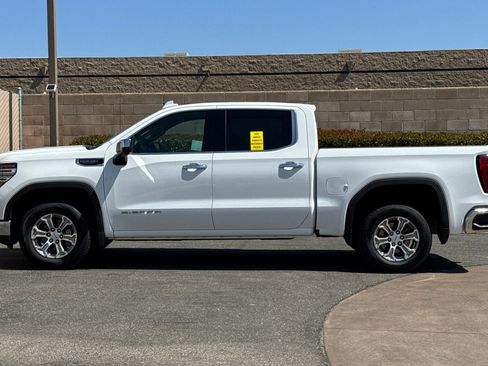 Certified 2025 GMC Sierra 1500 SLT RWD image 7