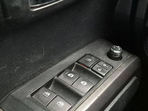Used 2018 Toyota Tacoma TRD Off-Road AWD/4WD image 16