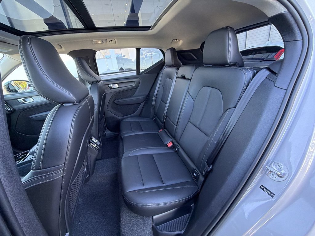 Certified 2025 Volvo XC40 B5 Plus w/ Climate Package AWD/4WD image 23