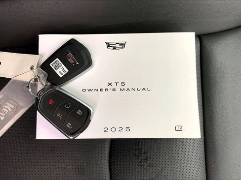 Used 2025 Cadillac XT5 Premium Luxury w/ Technology Package AWD/4WD image 12