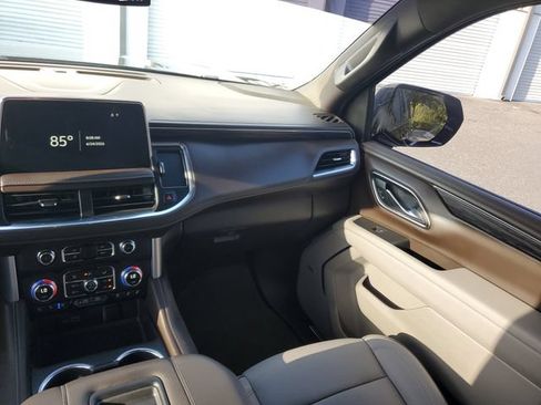 Used 2024 GMC Yukon SLT w/ SLT Luxury Package RWD image 14