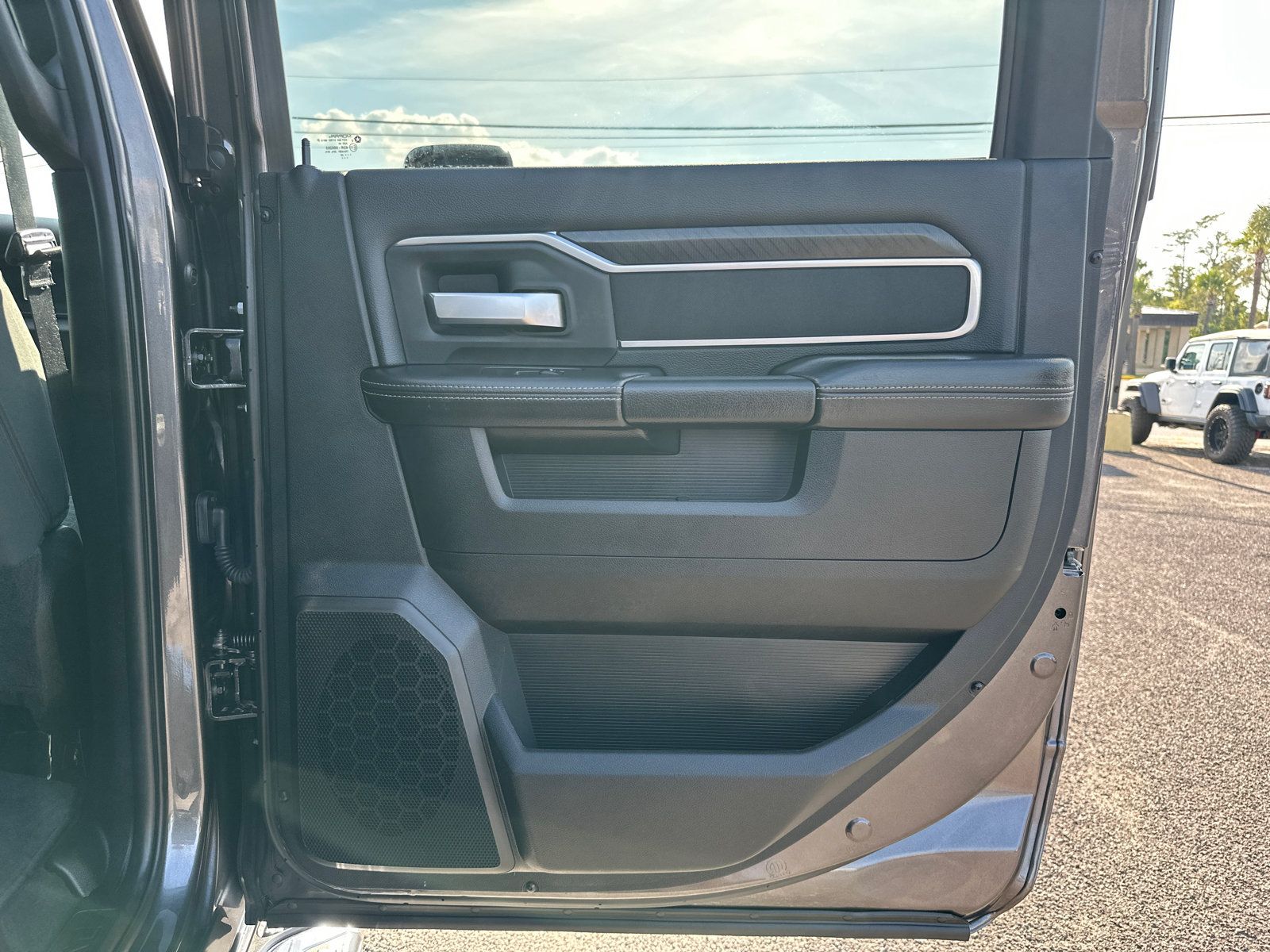 Used 2025 RAM 2500 Big Horn AWD/4WD image 15