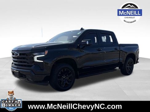 Used 2024 Chevrolet Silverado 1500 High Country w/ Midnight Edition AWD/4WD image 3