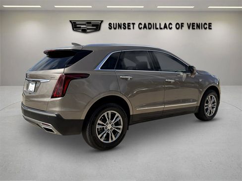 Certified 2023 Cadillac XT5 Premium Luxury image 3