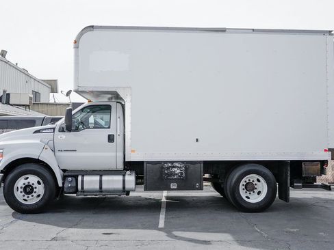 Used 2016 Ford F650 2WD Regular Cab Super Duty image 5