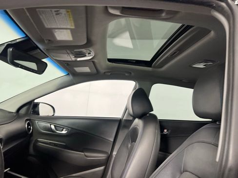 Used 2022 Hyundai Kona Limited w/ Cargo Package image 24