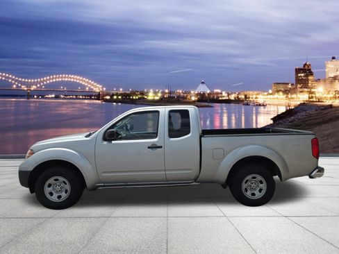 Used 2013 Nissan Frontier S RWD image 2