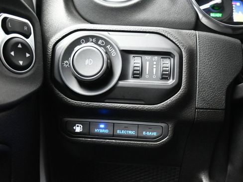 Used 2021 Jeep Wrangler Unlimited Sahara w/ Cold Weather Group image 27