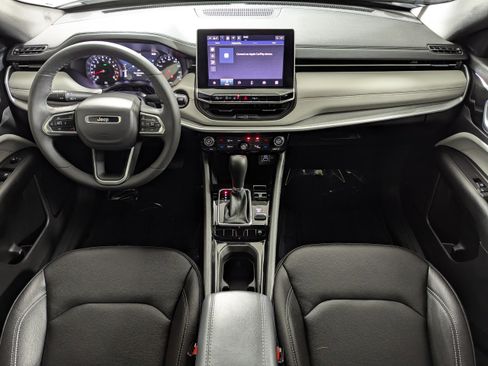 Used 2026 Jeep Compass Limited image 10