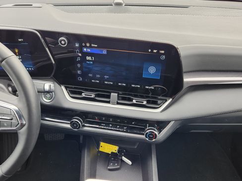 Used 2025 Chevrolet Equinox LT image 18