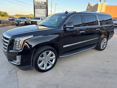 Used 2019 Cadillac Escalade ESV Luxury image 7
