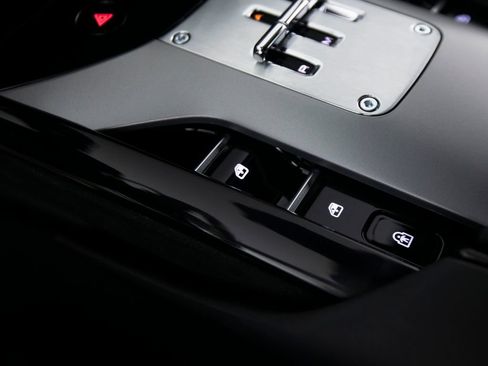 Used 2025 Ferrari Purosangue AWD/4WD image 23