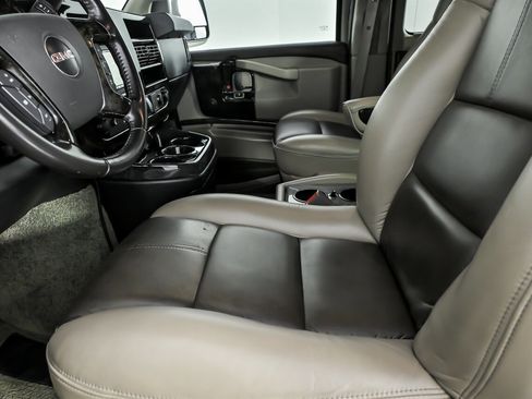 Used 2018 GMC Savana 2500 Extended w/ Enhanced Convenience Package image 22