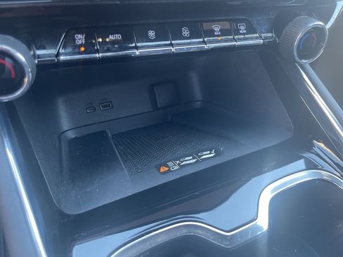 Used 2025 Chevrolet Traverse High Country w/ LPO, Floor Liner Package AWD/4WD image 33