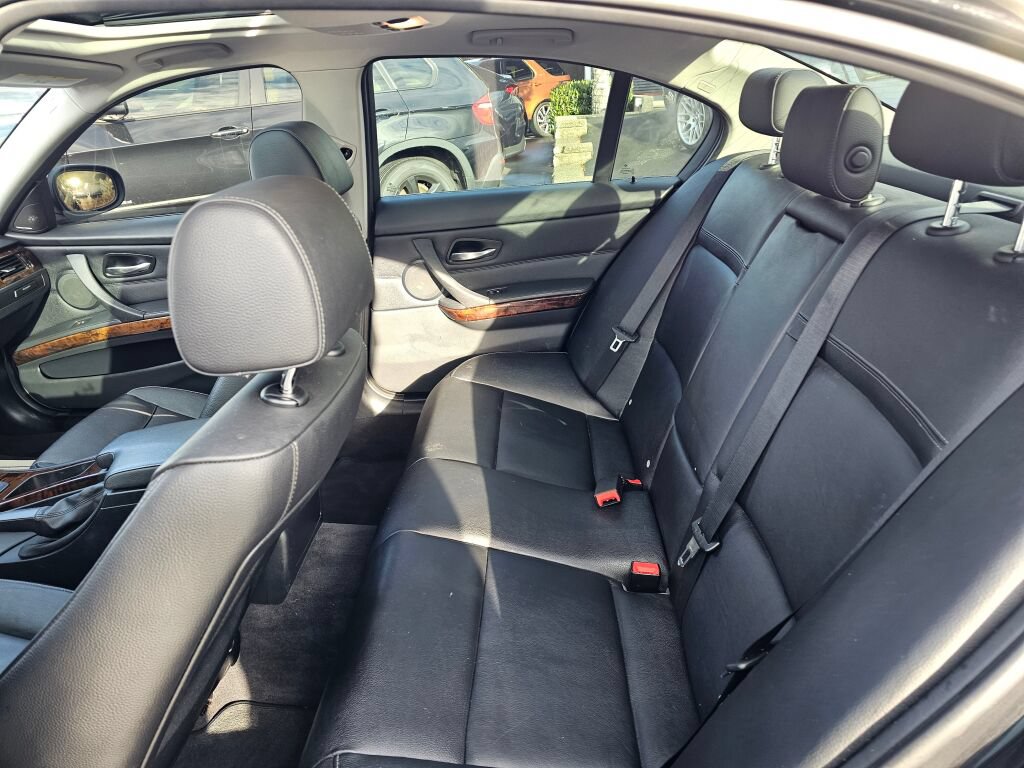 Used 2011 BMW 335i xDrive Sedan AWD/4WD image 15