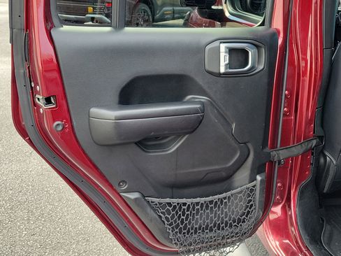 Used 2021 Jeep Gladiator Sport image 15