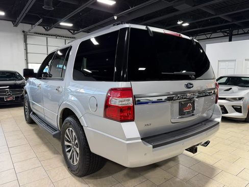Used 2017 Ford Expedition XLT w/ Equipment Group 202A AWD/4WD image 4