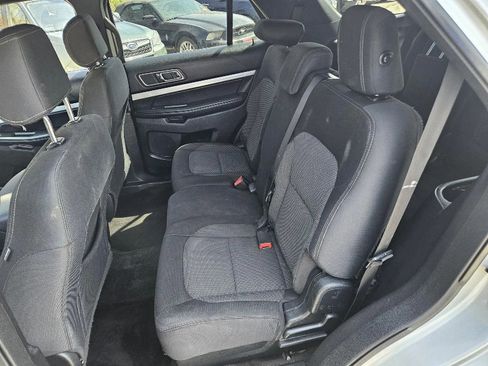 Used 2017 Ford Explorer XLT image 17
