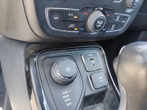 Used 2021 Jeep Compass Limited AWD/4WD image 17