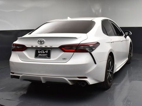 Used 2021 Toyota Camry SE FWD image 7