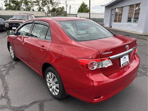Used 2013 Toyota Corolla LE FWD image 3
