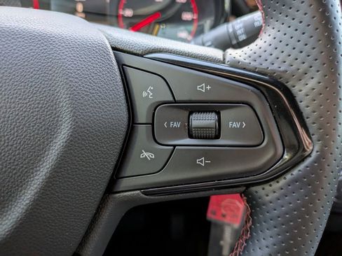 Used 2025 Chevrolet Trax RS image 26