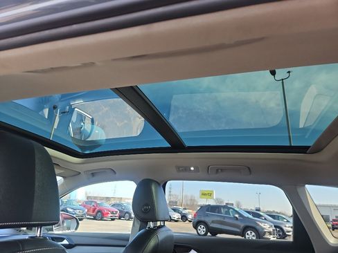 Used 2023 Volkswagen Taos SE image 13