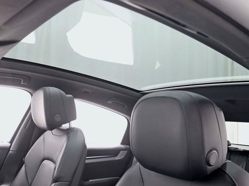 Used 2024 Porsche Cayenne Coupe image 31