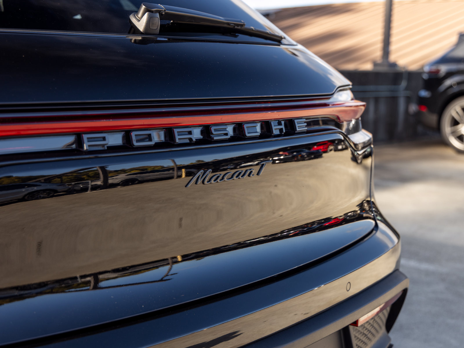 Certified 2025 Porsche Macan Turbo AWD/4WD image 22