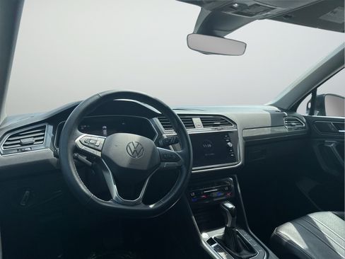 Used 2024 Volkswagen Tiguan SE AWD/4WD image 9