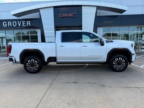 New 2025 GMC Sierra 2500 Denali Ultimate image 3