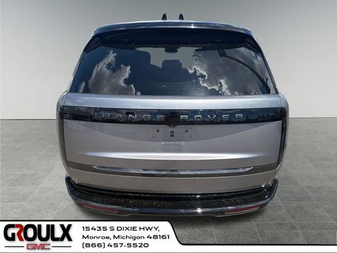 Used 2024 Land Rover Range Rover SE AWD/4WD image 4