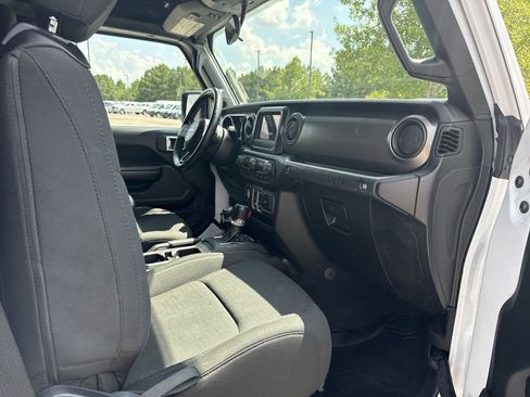 Used 2020 Jeep Wrangler Sport AWD/4WD image 13
