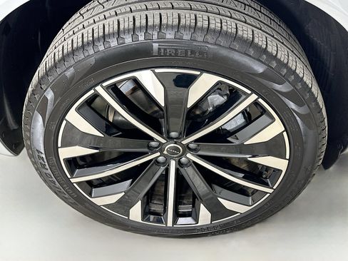 Used 2026 Volvo XC90 B6 Plus w/ Protection Package Premier AWD/4WD image 10
