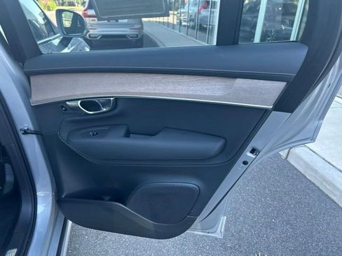 Certified 2025 Volvo XC90 B6 Plus AWD/4WD image 11