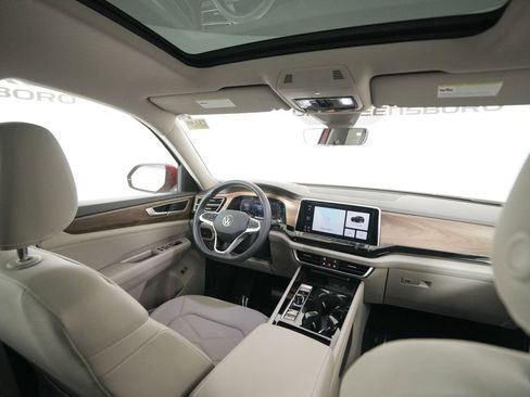 Used 2024 Volkswagen Atlas SE image 15